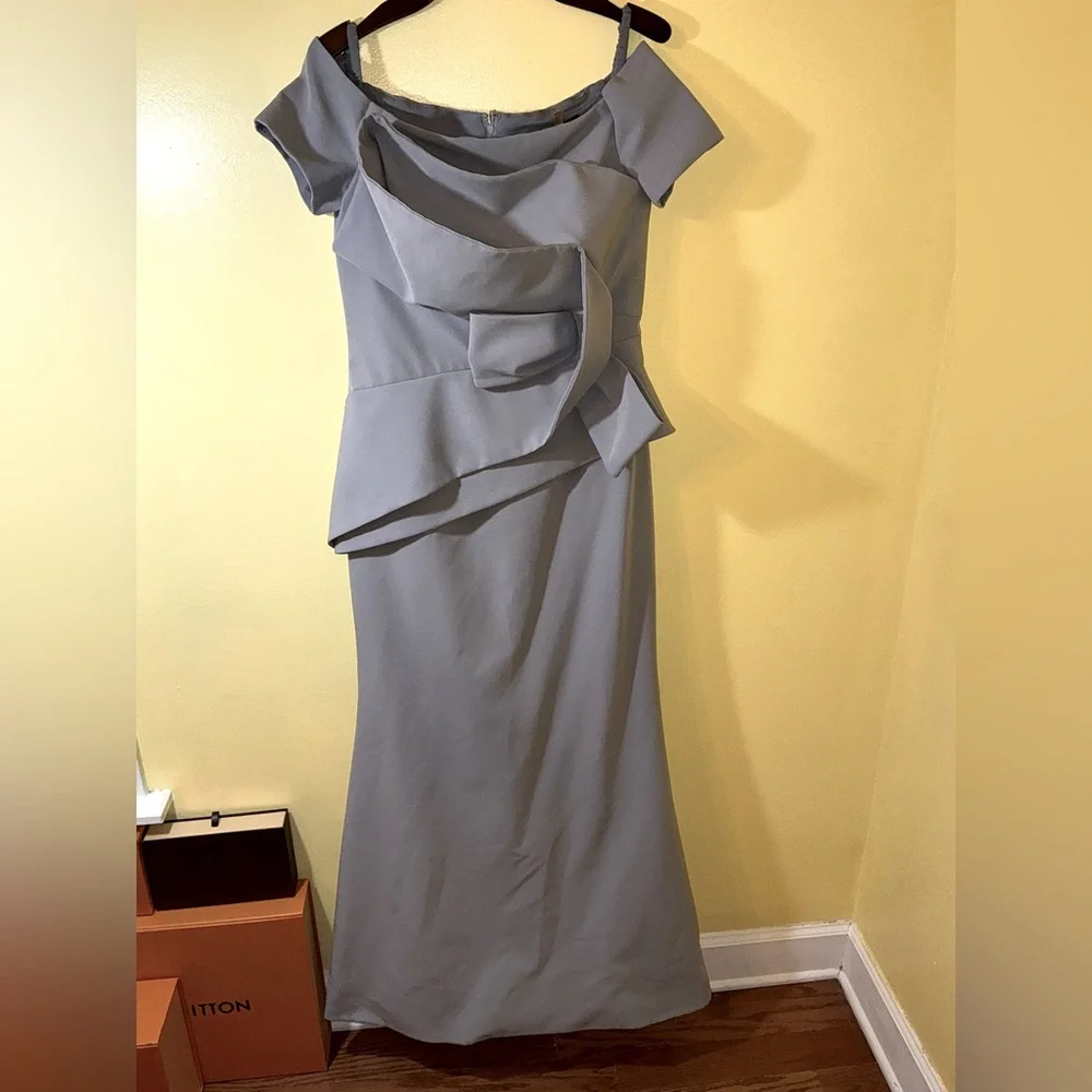 ALEXANDER BY DAYMOR Formal Dress Size 10 - Picture 7 of 9